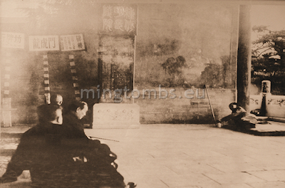 Mao Zedong at Ling'enmen in 1954