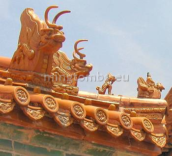 Details from Xianling front gate