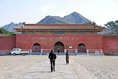 Yongling Triple front gate