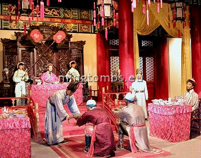 Longqing throws a banquet for Pahannachi