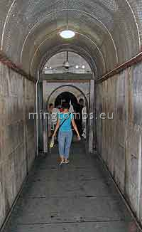 Passageway to a side chamber