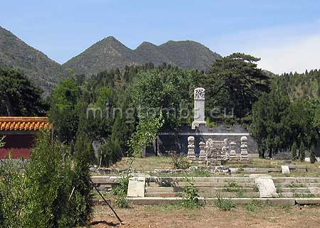 Siling tomb at the foot of Mount Luma