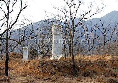 Wang Cheng memorial stele and mound (rear)