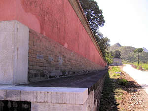 Surrounding wall